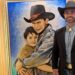 Após retomar carreira de cantor, filho de Leandro faz homenagem ao pai e emociona fãs: 'Sempre juntos'