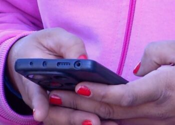 Mãe de adolescente que teve nudes divulgados pela sogra recebeu as imagens da própria mulher, diz delegado
