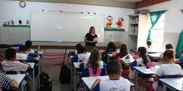 Mais de 1,6 mil são convocados em processo seletivo da Educação, em Goiânia; veja lista